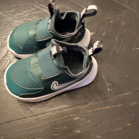 Nike Kids Teal Slip-On Sneakers - Picture 2 of 6